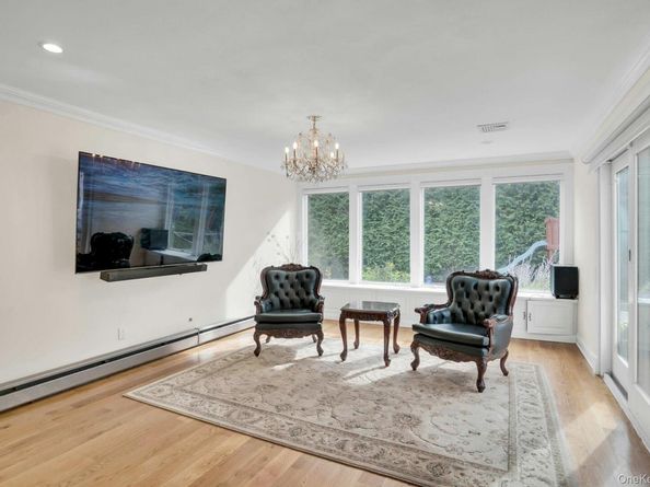 1 Regency Lane, Dix Hills NY 11746