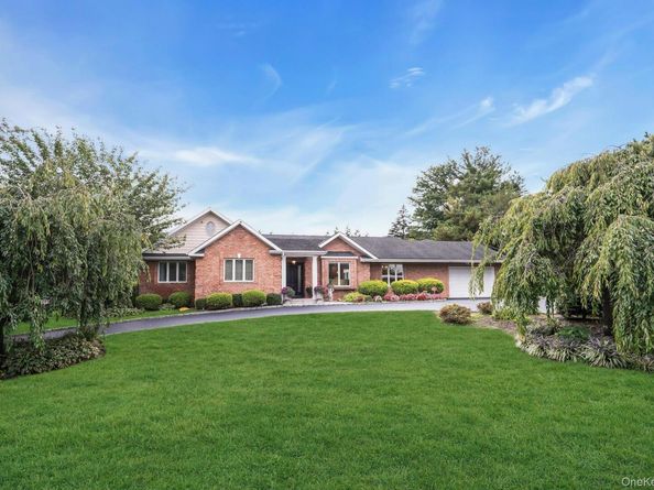 1 Regency Lane, Dix Hills NY 11746