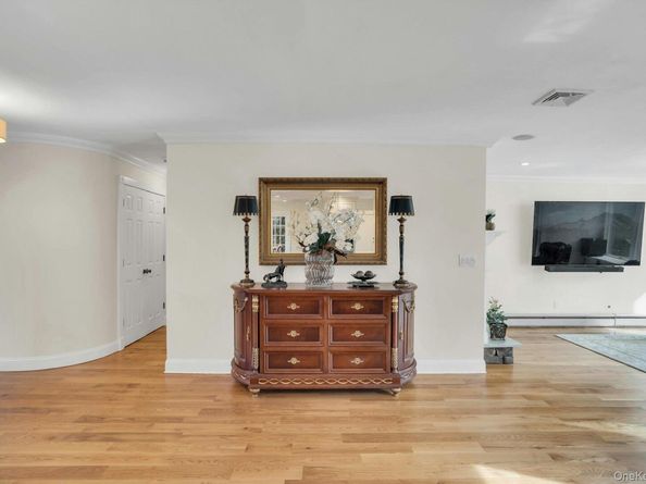 1 Regency Lane, Dix Hills NY 11746