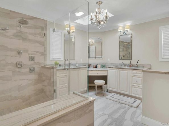 1 Regency Lane, Dix Hills NY 11746