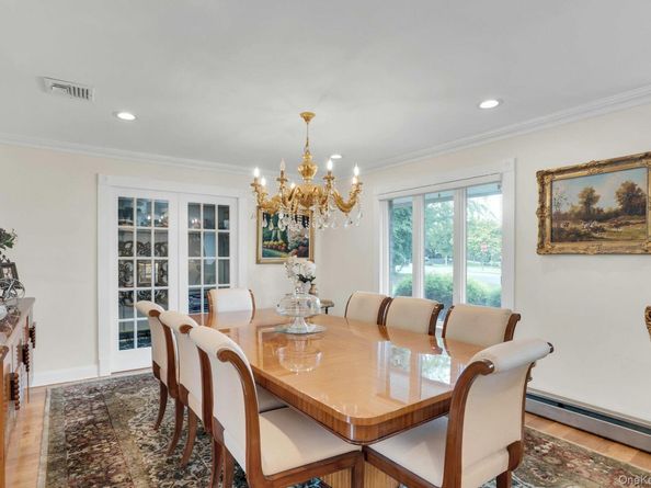 1 Regency Lane, Dix Hills NY 11746