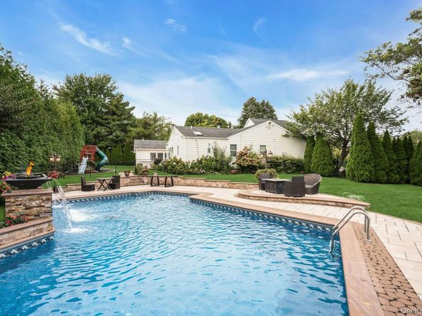 1 Regency Lane, Dix Hills NY 11746