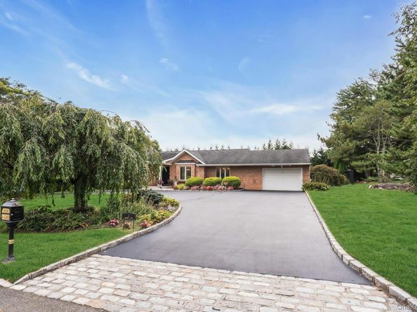 1 Regency Lane, Dix Hills NY 11746