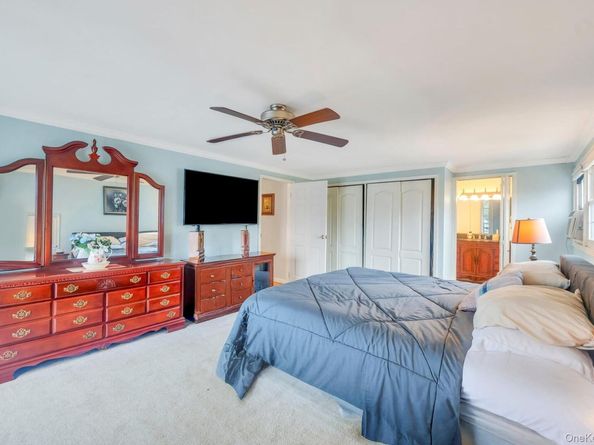 190 Connetquot Drive, Oakdale NY 11769