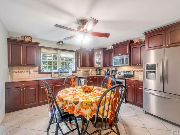 190 Connetquot Drive, Oakdale NY 11769