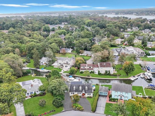 190 Connetquot Drive, Oakdale NY 11769