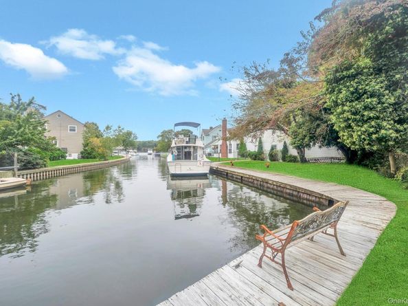190 Connetquot Drive, Oakdale NY 11769