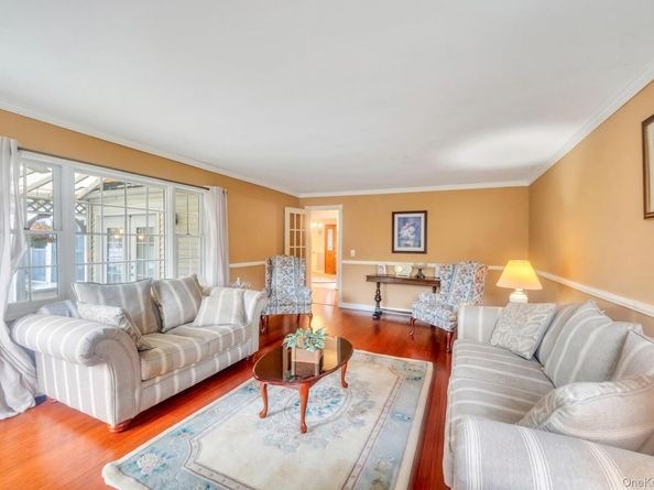 190 Connetquot Drive, Oakdale NY 11769