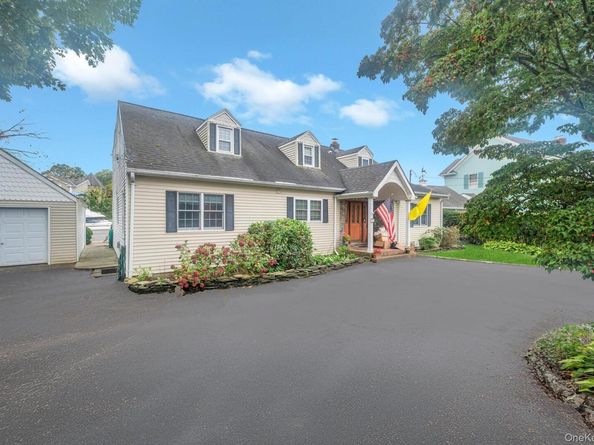 190 Connetquot Drive, Oakdale NY 11769