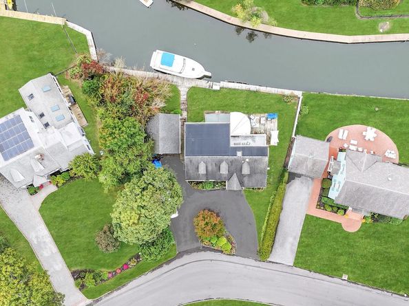 190 Connetquot Drive, Oakdale NY 11769
