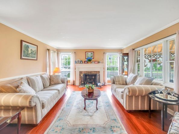 190 Connetquot Drive, Oakdale NY 11769