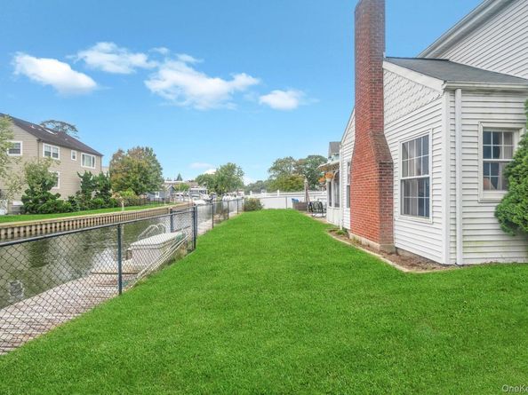 190 Connetquot Drive, Oakdale NY 11769