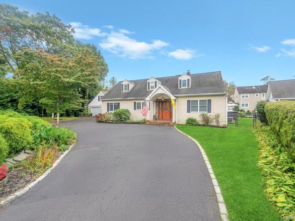 190 Connetquot Drive, Oakdale NY 11769