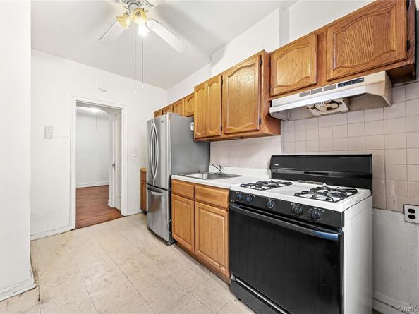 601 Pelham Parkway North 305, Bronx NY 10467
