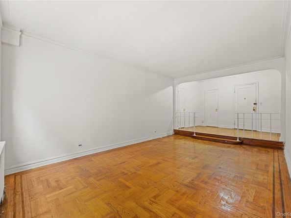 601 Pelham Parkway North 305, Bronx NY 10467