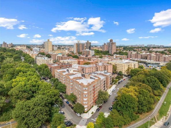 601 Pelham Parkway North 305, Bronx NY 10467
