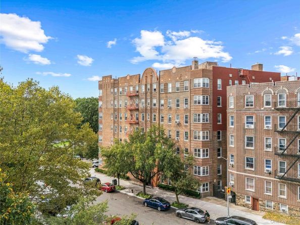 601 Pelham Parkway North 305, Bronx NY 10467