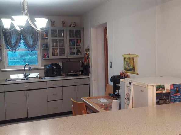 147 S Montgomery Street, Valley Stream NY 11580