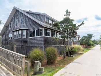 919 Evergreen Walk