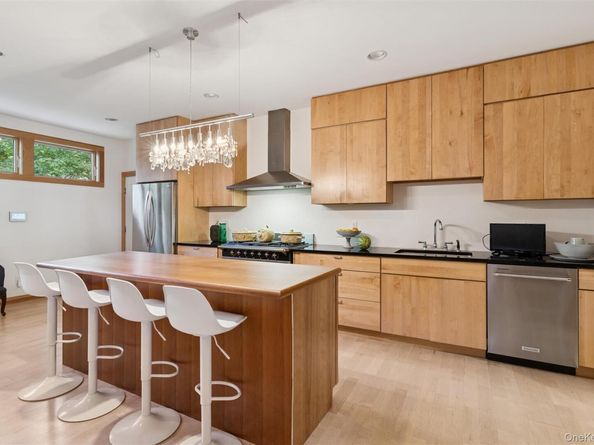 36 Harbor Blvd, East Hampton NY 11937