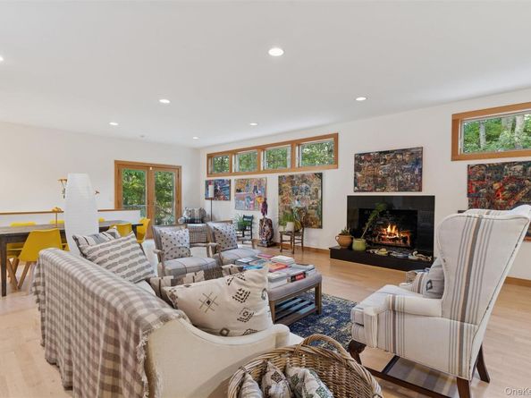 36 Harbor Blvd, East Hampton NY 11937