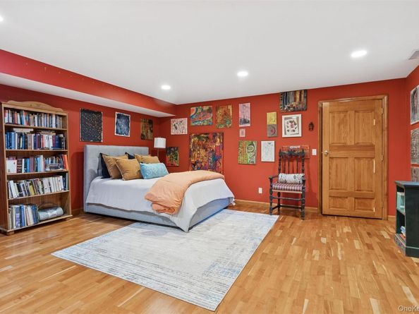 36 Harbor Blvd, East Hampton NY 11937