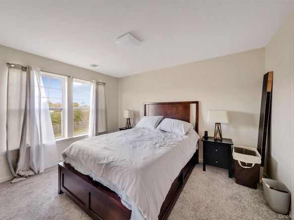 7 Pondview Circle, Shirley NY 11967