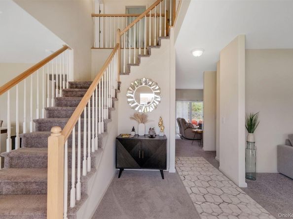 7 Pondview Circle, Shirley NY 11967