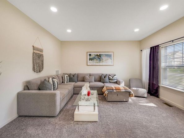 7 Pondview Circle, Shirley NY 11967