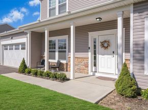 7 Pondview Circle, Shirley NY 11967