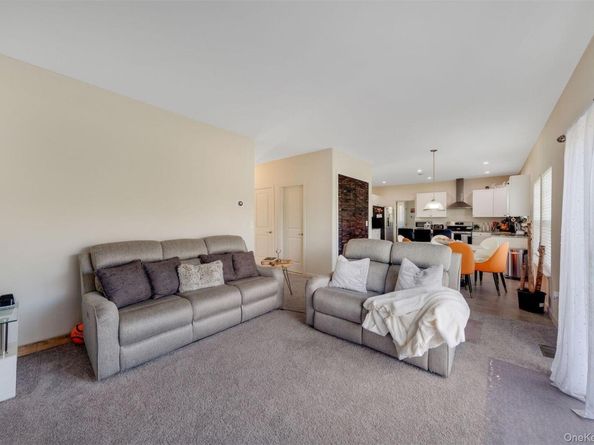 7 Pondview Circle, Shirley NY 11967