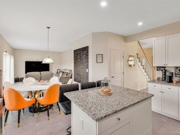 7 Pondview Circle, Shirley NY 11967