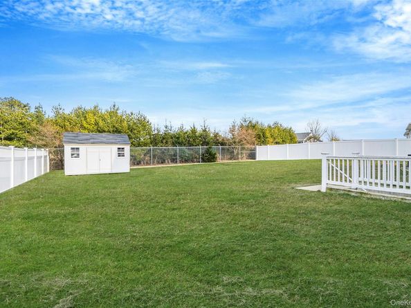 7 Pondview Circle, Shirley NY 11967