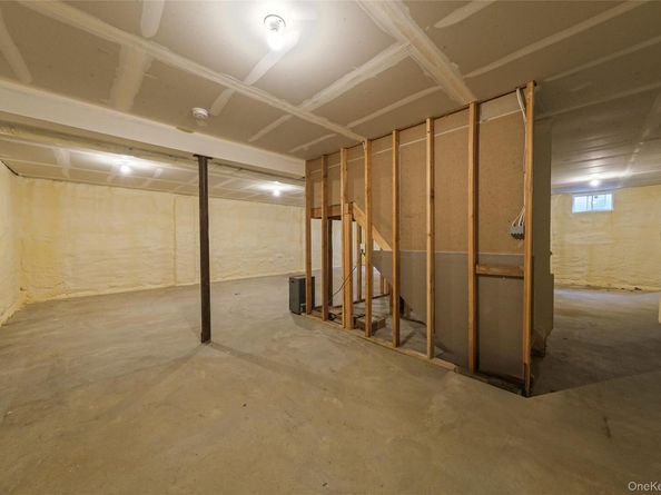 7 Pondview Circle, Shirley NY 11967