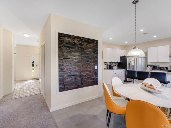 7 Pondview Circle, Shirley NY 11967