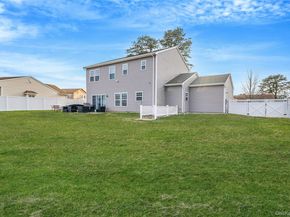 7 Pondview Circle, Shirley NY 11967