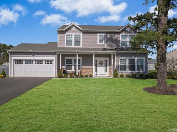 7 Pondview Circle, Shirley NY 11967