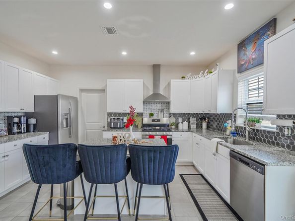 7 Pondview Circle, Shirley NY 11967