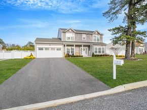 7 Pondview Circle, Shirley NY 11967