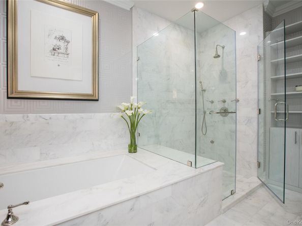 3000 Royal Court 3211, North Hills NY 11040