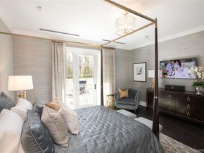 3000 Royal Court 3211, North Hills NY 11040