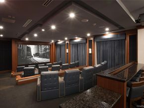 3000 Royal Court 3211, North Hills NY 11040