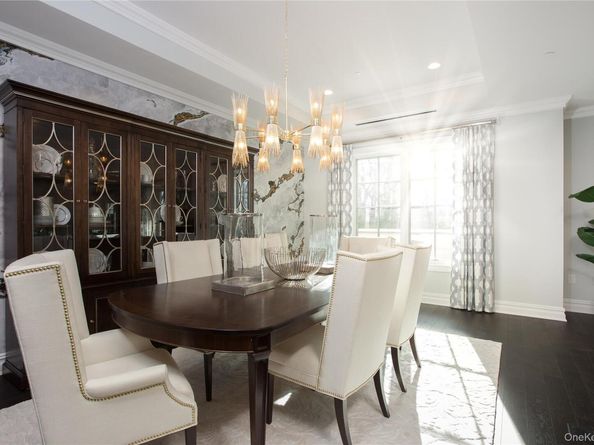 3000 Royal Court 3211, North Hills NY 11040