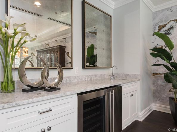 3000 Royal Court 3211, North Hills NY 11040