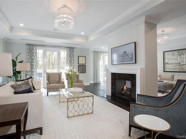 3000 Royal Court 3211, North Hills NY 11040