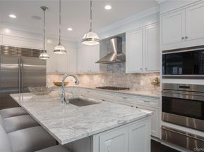 3000 Royal Court 3211, North Hills NY 11040