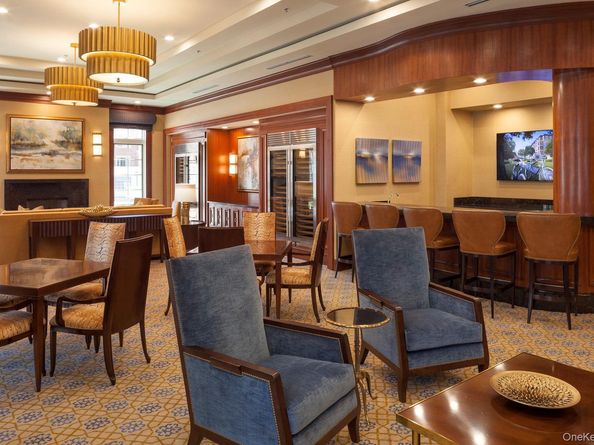 3000 Royal Court 3211, North Hills NY 11040