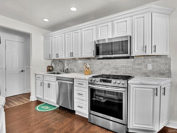 78 Redwood Lane, Massapequa Park NY 11762