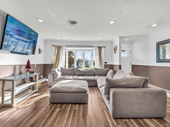 78 Redwood Lane, Massapequa Park NY 11762