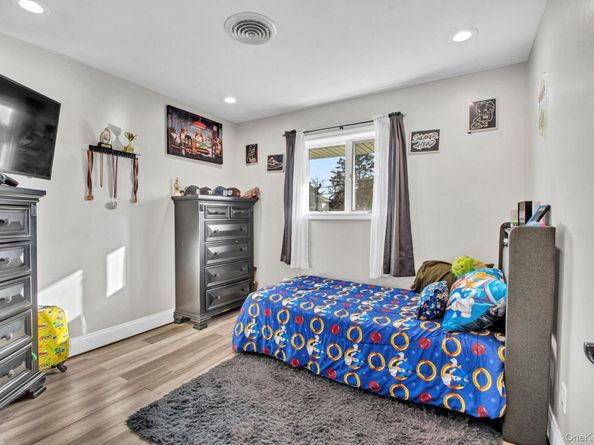 78 Redwood Lane, Massapequa Park NY 11762